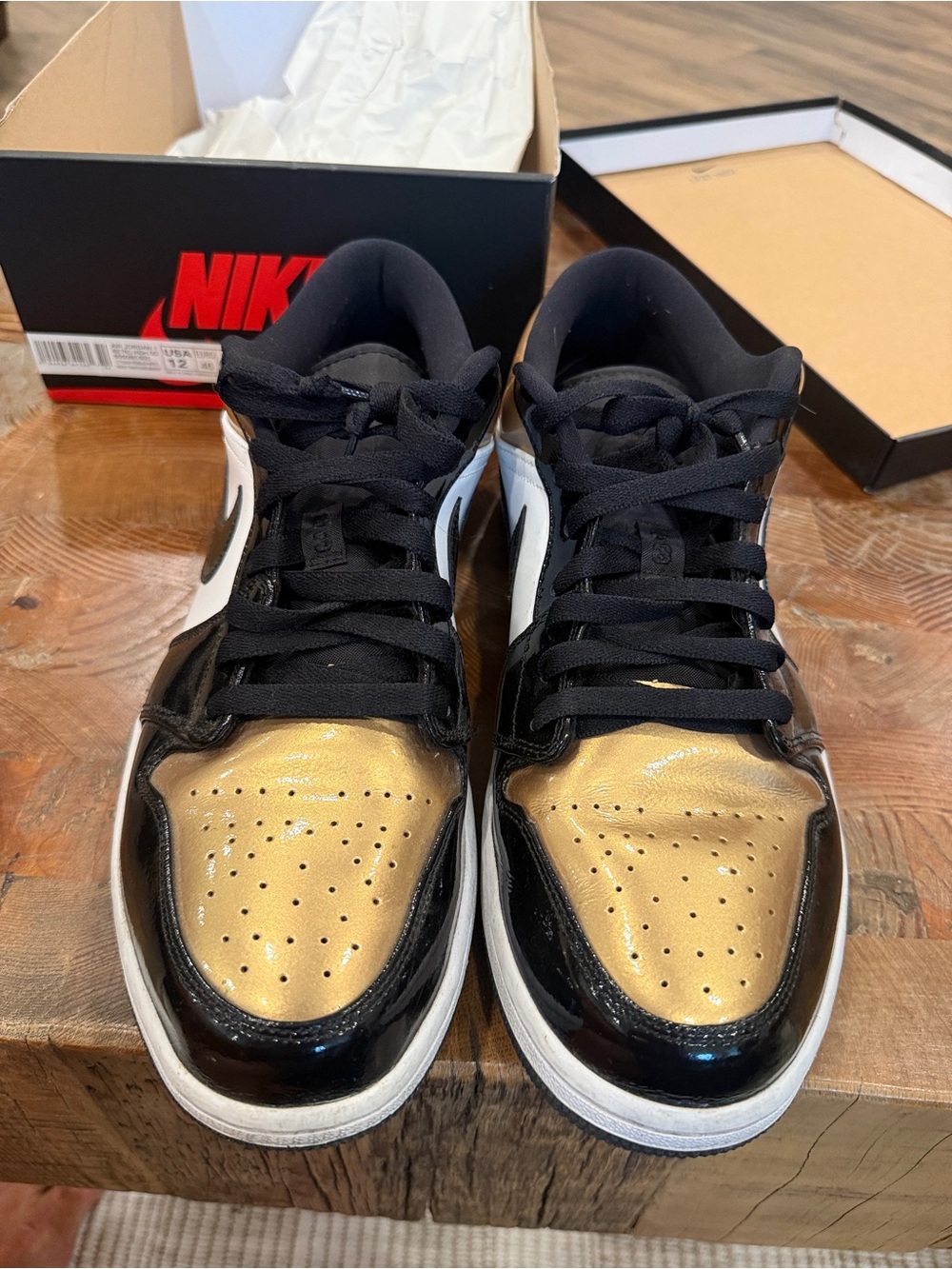 Air Jordan 1 Retro High OG Men’s Black & Gold Low-Top Sneakers